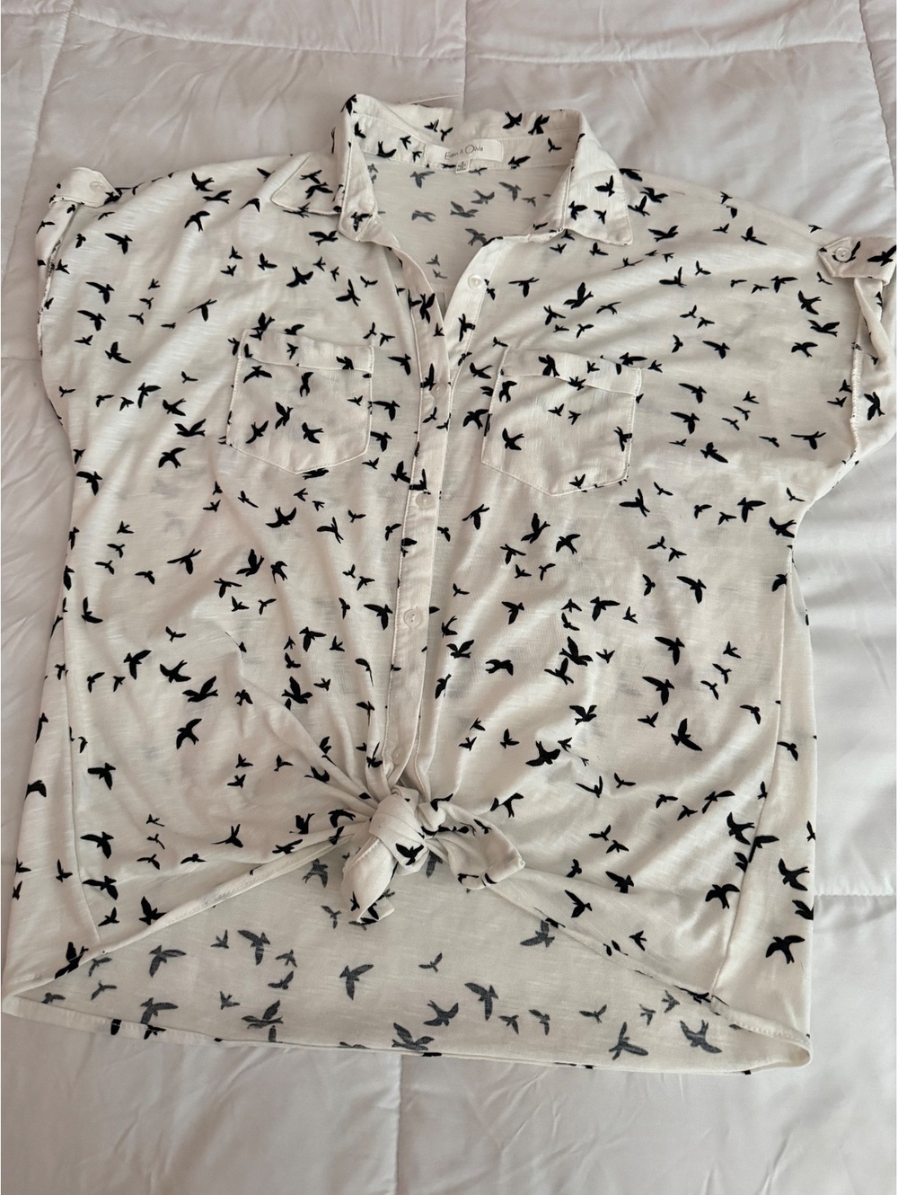 Eden & Olivia White Button-Up Shirt with Black Bird Print, T
